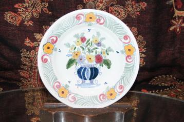 Bordjes ( Porseleine fles / Juliana ( Petrus Regout beschikbaar voor biedingen