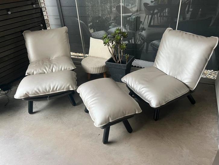 Zuiver fauteuil + voetenbank – | 2 beschikbaar, Huis en Inrichting, Fauteuils, Zo goed als nieuw, Leer, 50 tot 75 cm, 75 tot 100 cm