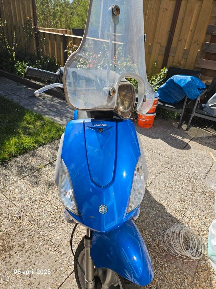piaggio fly 4 takt blauw kenteken bieden, Fietsen en Brommers, Snorfietsen en Snorscooters, Gebruikt, Piaggio, Benzine, Ophalen of Verzenden