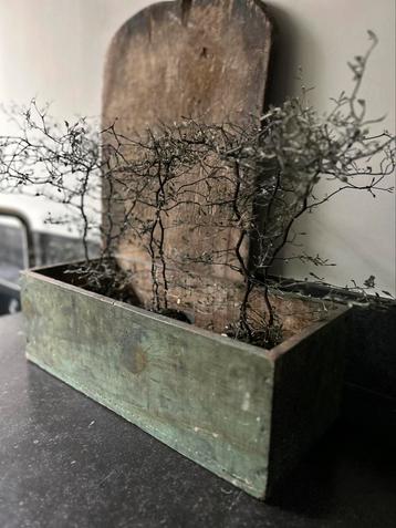 Oude brocante houten kist bak sober sleets imperfect beschikbaar voor biedingen