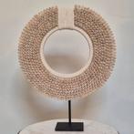 schelpenketting kauri rond op standaard M, Antiek en Kunst, Ophalen of Verzenden