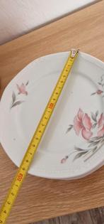 7 (kleine) gebaksschaaltjes met bloemen, Antiek en Kunst, Antiek | Servies compleet, Ophalen