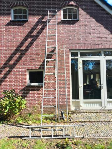 Extra Grote Ladder - Gebruikt 310cm per deel (totaal 3 delen beschikbaar voor biedingen