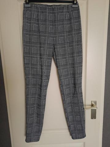 Broek in Shape Kleur : Zwart Maat : M beschikbaar voor biedingen