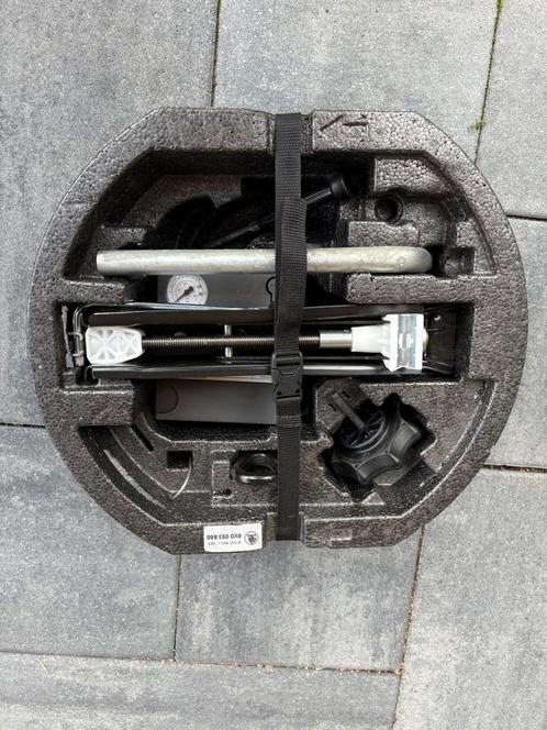 Komplete krik set met bandenpomp, Auto diversen, Krikken, Zo goed als nieuw, Schaarkrik, Ophalen