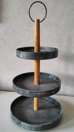 Etagère met 3 niveaus in betonlook 50 cm hoog, Huis en Inrichting, Woonaccessoires | Etagères, Ophalen of Verzenden, Zo goed als nieuw