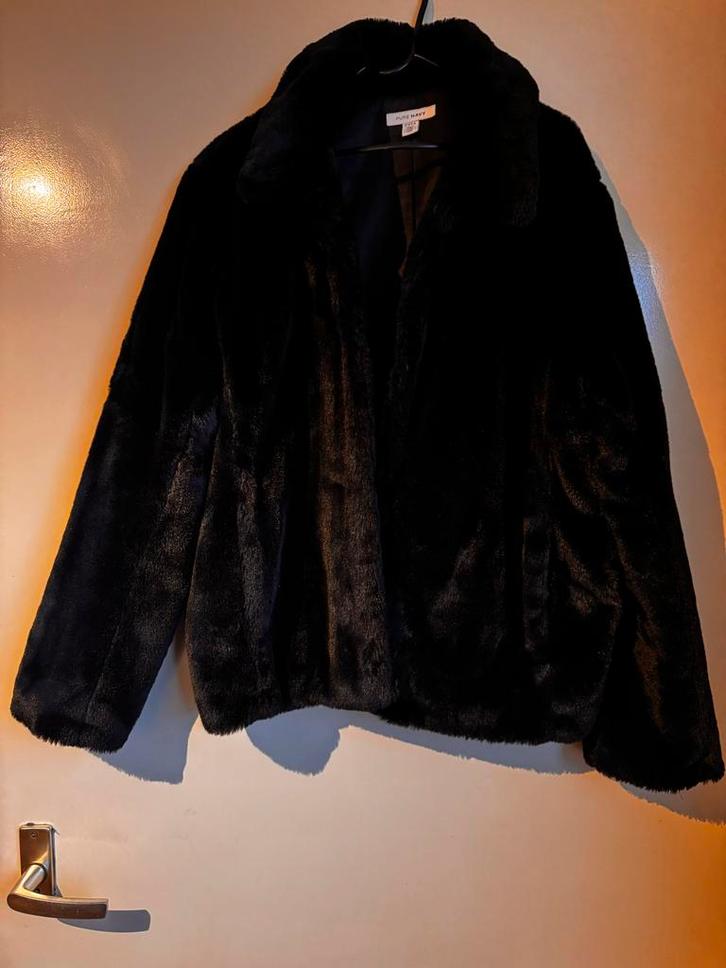 Zwart nep vacht jasje - Maat L (kan ook S/M), Kleding | Dames, Jassen | Zomer, Gedragen, Maat 42/44 (L), Zwart, Ophalen