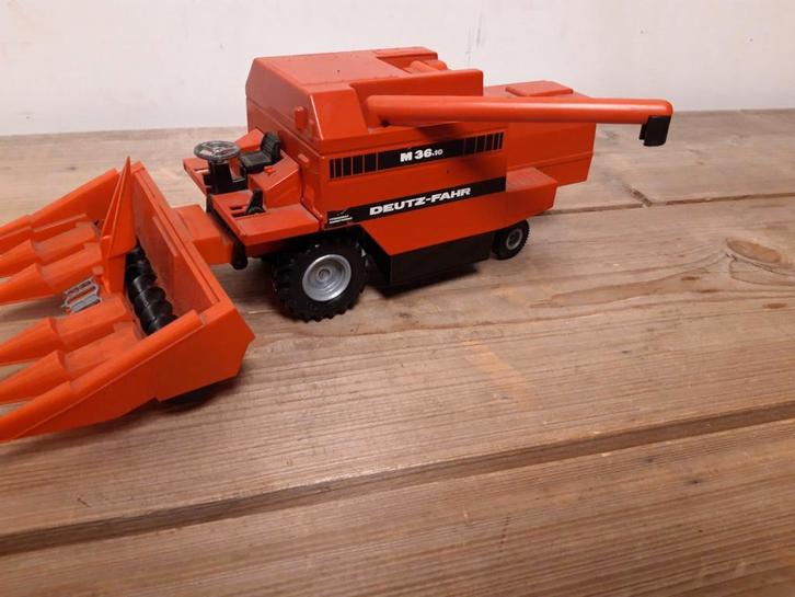 Siku 3850 maishakselaar deutz fahr m36.10, Hobby en Vrije tijd, Modelauto's | 1:32, Gebruikt, Tractor of Landbouw, SIKU, Ophalen of Verzenden