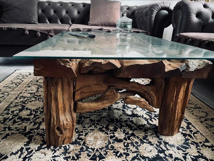 Unieke teak wortelhout salontafel met glazen blad, Huis en Inrichting, Tafels | Salontafels, Zo goed als nieuw, Minder dan 50 cm