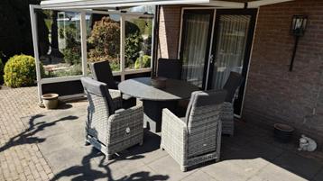 Graniet tuintafel + 5 verstelbare stoelen beschikbaar voor biedingen
