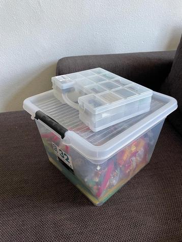 Grote doos lego incl Lego Icons Tranquil Garden beschikbaar voor biedingen