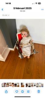 Antieke pop in poppenwagen, Ophalen