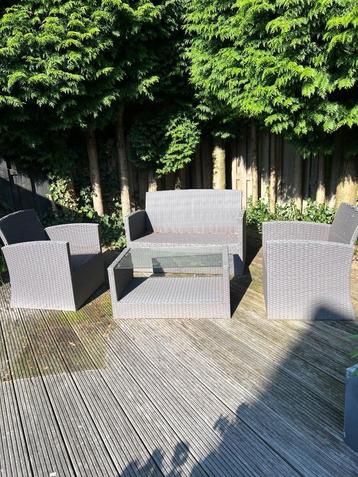 Tuinset grijs beschikbaar voor biedingen