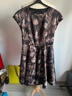Ted Baker jurk maat 2 = 36/38, Kleding | Dames, Jurken, Bruin, Ophalen of Verzenden, Zo goed als nieuw, Knielengte