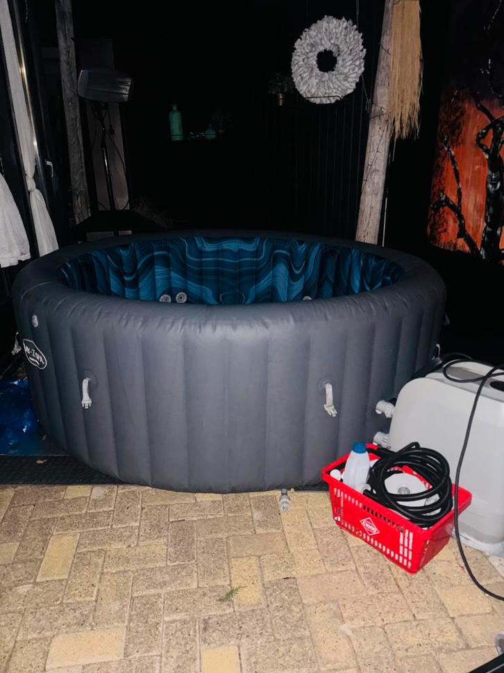 Jacuzzi lay-z spa santorini, Tuin en Terras, Bubbelbaden en Hottubs, Gebruikt, Opblaasbaar, Afdekzeil, Grondzeil, Filter, Pomp