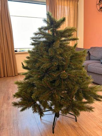 Mooie Kunstkerstboom 120cm beschikbaar voor biedingen