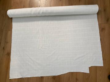 Rol bouclé stof ca. 4 meter. Breedte 140 cm beschikbaar voor biedingen