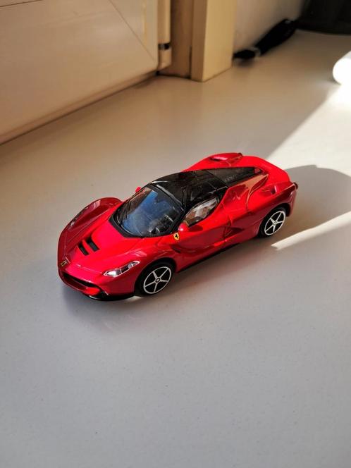 Bburago 1:43 -- Ferrari LaFerrari, Hobby en Vrije tijd, Modelauto's | 1:43, Nieuw, Auto, Overige merken, Ophalen of Verzenden