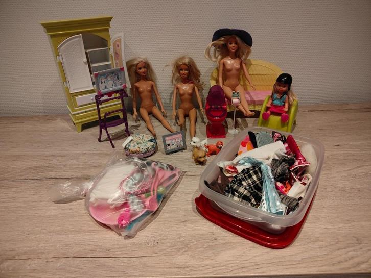Barbies met toebehoren, Kinderen en Baby's, Speelgoed | Poppen, Gebruikt, Barbie, Ophalen of Verzenden