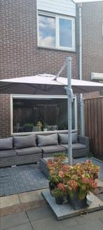 Zweefparasol met zware, betonnen voet, Tuin en Terras, Ophalen, Gebruikt, Tuinpaviljoen