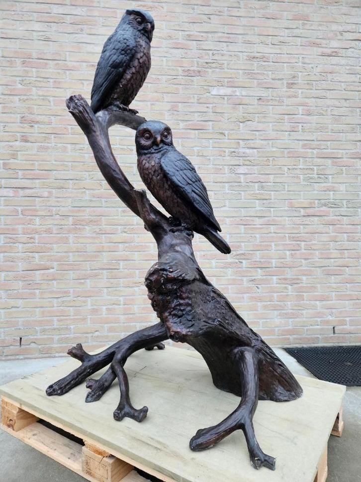 BRONZEN BOOMSTAM MET 2 GROTE UILEN, PRACHTIG EN BETAALBAAR!, Tuin en Terras, Tuinbeelden, Nieuw, Dierenbeeld, Overige materialen