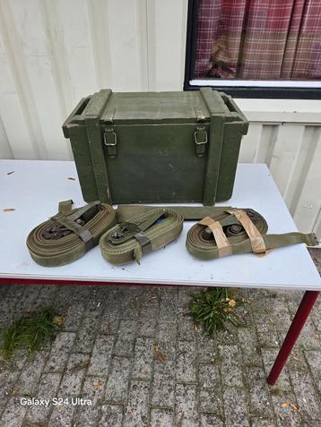Legerkist met 3 Leger Spanbanden  beschikbaar voor biedingen