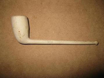 Klein kalken pijpje 13 cm lang. Helemaal gaaf beschikbaar voor biedingen