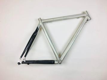 Opruiming Carbon/aluminium racefiets frames  beschikbaar voor biedingen