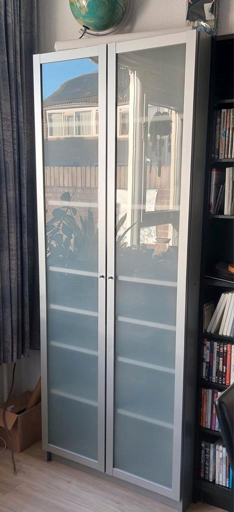 Ikea Billy boekenkast met deuren, Huis en Inrichting, Kasten | Roldeurkasten en Archiefkasten, 200 cm of meer, 50 tot 100 cm, 25 tot 50 cm