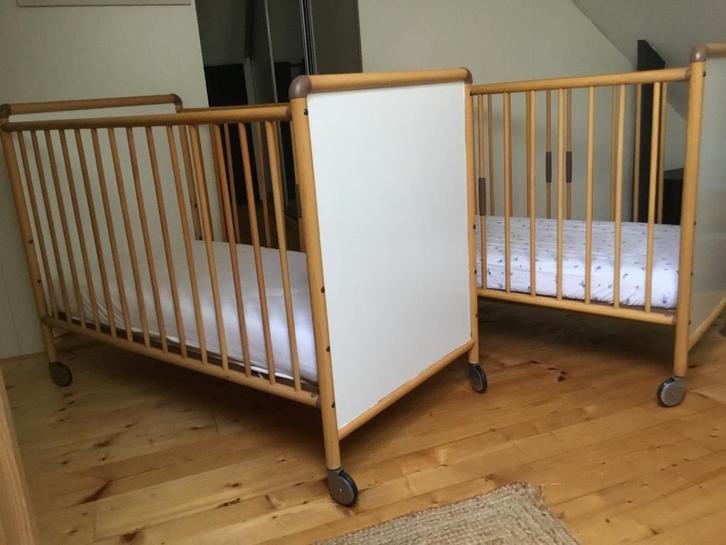 Vintage Houten Kinderbedjes - Set van 2, Kinderen en Baby's, Babywiegjes en Ledikanten, Gebruikt, Ledikant, Ophalen