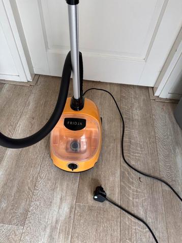 Fridja Kledingstomer beschikbaar voor biedingen