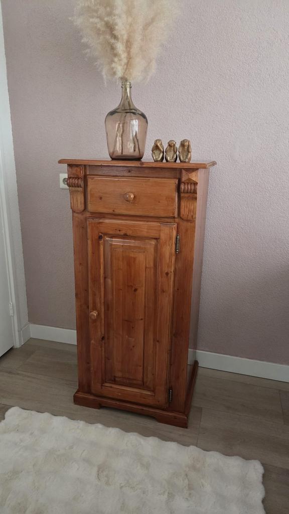 Hoge grenen kast, Huis en Inrichting, Kasten | Overige, Zo goed als nieuw, Ophalen