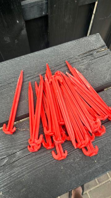 Plastic haringen 24 stuks beschikbaar voor biedingen