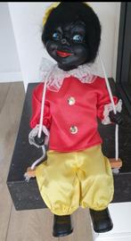 Vintage etalage zwarte piet pop op schommel. Jaren 60, Diversen, Sinterklaas, Ophalen of Verzenden, Zo goed als nieuw
