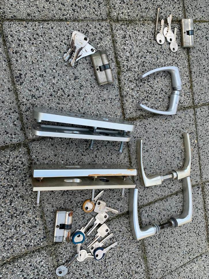 Diverse Deurbeslag en Sleutels - IJzerwaren, Doe-het-zelf en Verbouw, Hang- en Sluitwerk, Gebruikt, Klink of Kruk, Rvs, Ophalen of Verzenden
