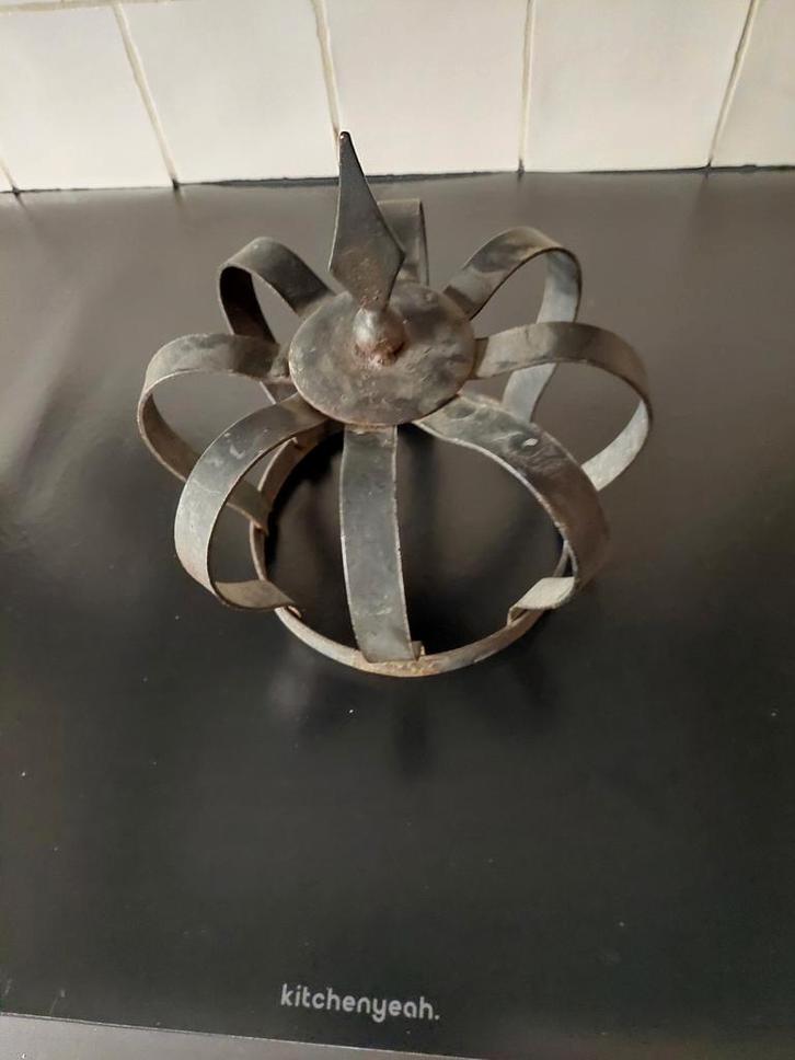 Oude ijzeren kroon decoratie, Antiek en Kunst, Antiek | Woonaccessoires, Ophalen of Verzenden