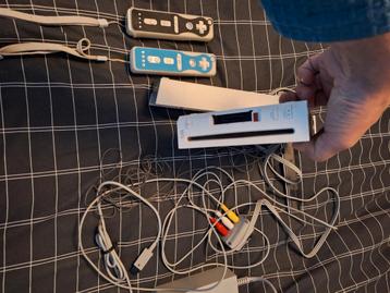 Nintendo Wii - Compleet met 2 Controllers beschikbaar voor biedingen