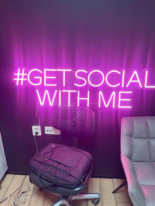 Neon Hanglamp #GET SOCIAL WITH ME, Huis en Inrichting, Lampen | Hanglampen, Zo goed als nieuw, Minder dan 50 cm, Kunststof, Ophalen