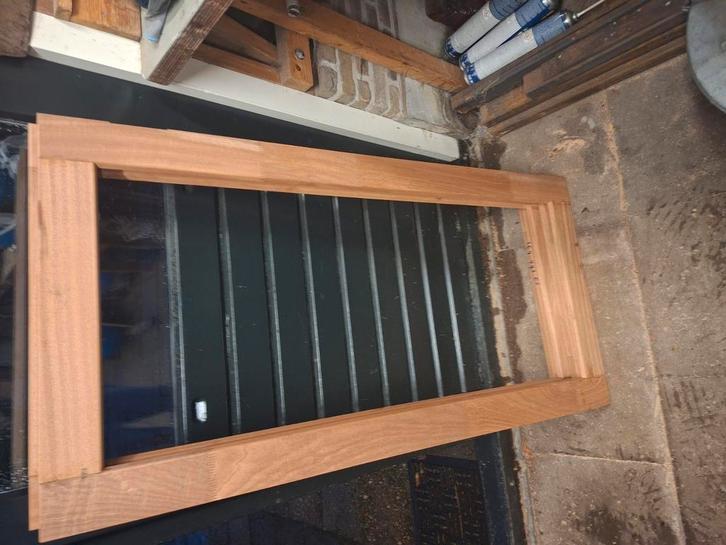 3 nieuwe meranti ramen. 1 x links en 2x rechts, Doe-het-zelf en Verbouw, Glas en Ramen, Ophalen