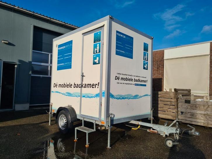 Mobiele badkamer / nooddouche / tijdelijke douche te huur, Doe-het-zelf en Verbouw, Sanitair, Zo goed als nieuw, Douche, Ophalen of Verzenden