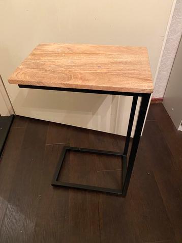 Bijzettafel hout en metaal beschikbaar voor biedingen