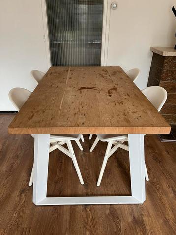 Eetkamer set beschikbaar voor biedingen