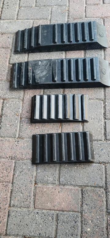 2 sets oprijblokken/ levelers beschikbaar voor biedingen