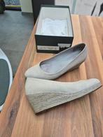 Via vai 39 grijs beige, Ophalen of Verzenden, Zo goed als nieuw, Beige, Sneakers of Gympen