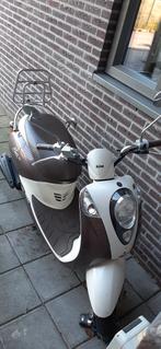 Sym mio 50 scooter met Helm en kettingslot en beschermhoes., Fietsen en Brommers, Scooters | SYM, Ophalen, Gebruikt, Mio