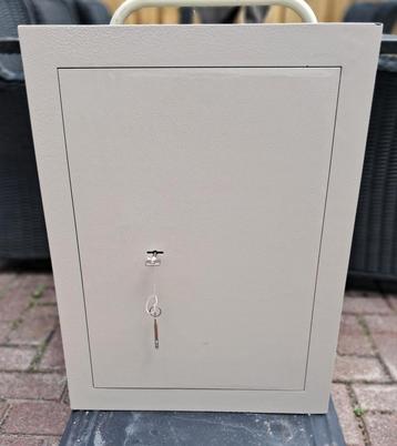 Zeer degelijke Kluis / Brandkast beschikbaar voor biedingen