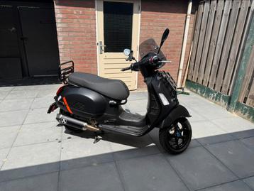 Vespa 300 GTS HPE 2023 KEYLES MAT ZWART  6300KM beschikbaar voor biedingen
