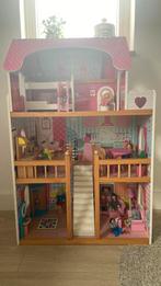 Poppenhuis met attributen, Kinderen en Baby's, Speelgoed | Poppenhuizen, Ophalen, Gebruikt, Poppenhuis