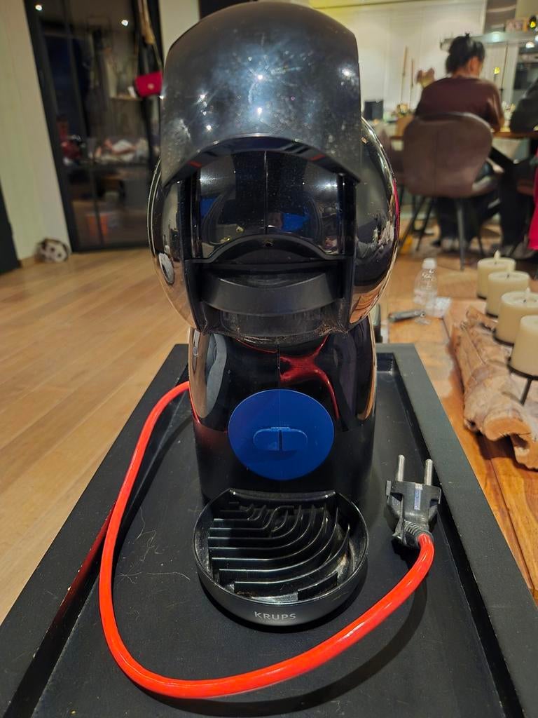 Dolce Gusto Koffiemachine - zwart met rood., Witgoed en Apparatuur, Koffiezetapparaten, Koffiepads en cups, Koffiemachine, Ophalen of Verzenden