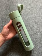 Groene glazen waterfles met handvat, Ophalen of Verzenden, Zo goed als nieuw